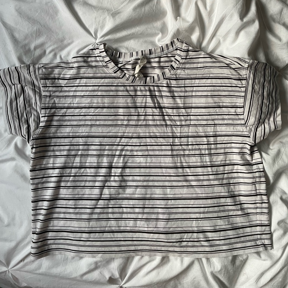 Lululemon crop top / black and white striped / size: 2